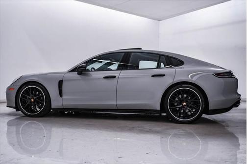 2023 Porsche Panamera 4 Platinum Edition
