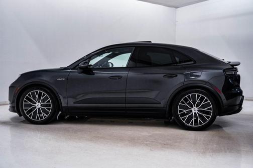2025 Porsche Macan **PORSCHE CERTIFIED**