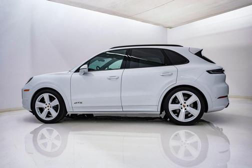 Carrara White Metallic 2026 Porsche Cayenne GTS