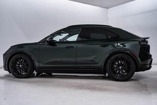 2025 Porsche Macan Turbo