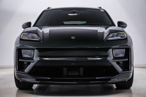 2025 Porsche Macan Turbo