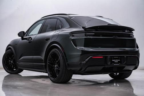 2025 Porsche Macan Turbo