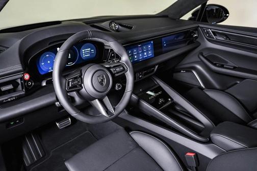 2025 Porsche Macan Turbo
