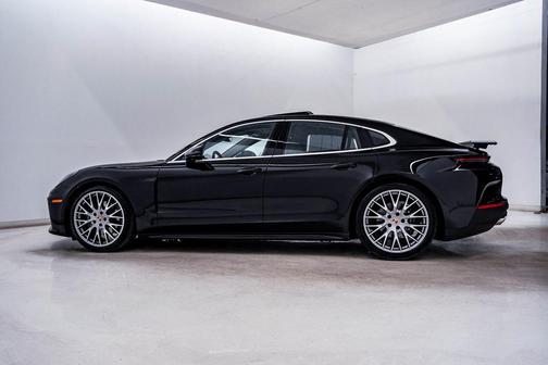 2026 Porsche Panamera 4