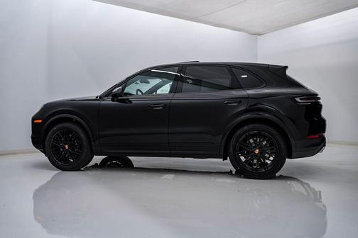 Chromite Black Metallic 2026 Porsche Cayenne Cayenne