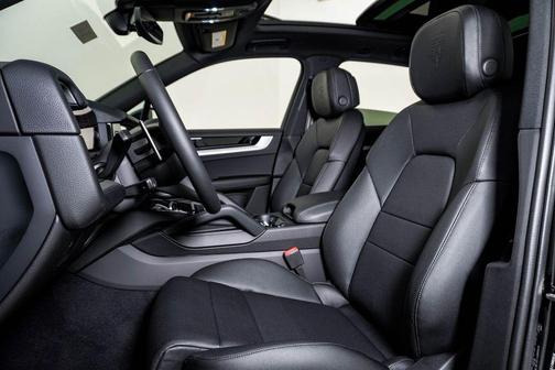 Chromite Black Metallic 2026 Porsche Cayenne Cayenne