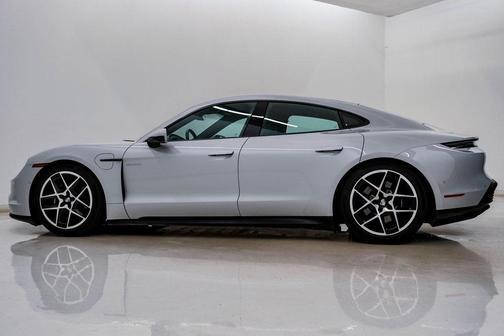 2025 Porsche Taycan 