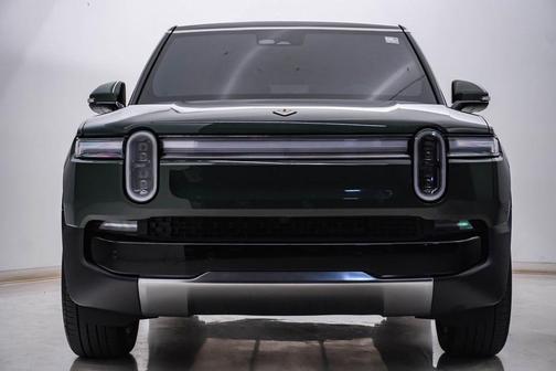 2025 Rivian R1S Adventure