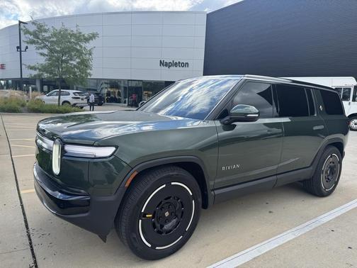 2025 Rivian R1S Adventure