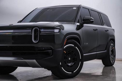 2025 Rivian R1S Adventure