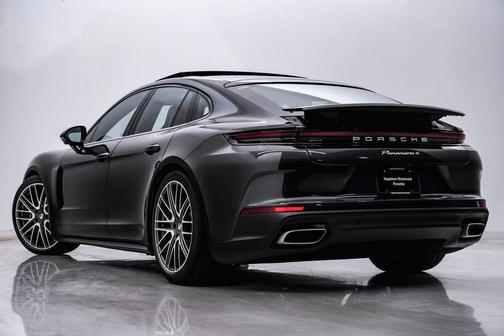 2025 Porsche Panamera 4