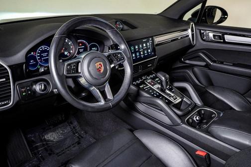 2023 Porsche Cayenne Platinum Edition