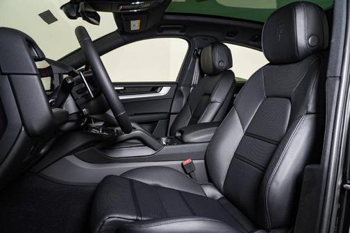Chromite Black Metallic 2026 Porsche Cayenne Cayenne