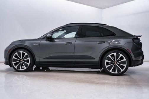 2025 Porsche Macan 4