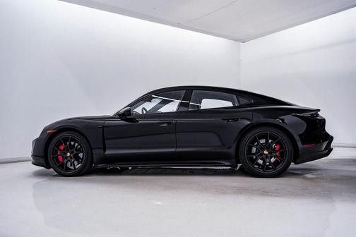 2024 Porsche Taycan GTS