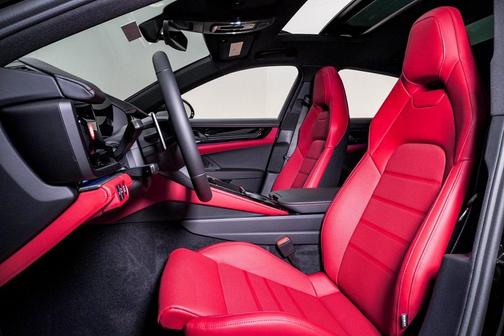 2026 Porsche Panamera 4