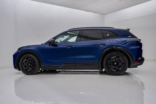 Napali Blue Metallic 2026 Porsche Cayenne Turbo Electric