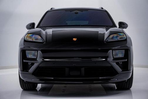 2025 Porsche Macan Turbo