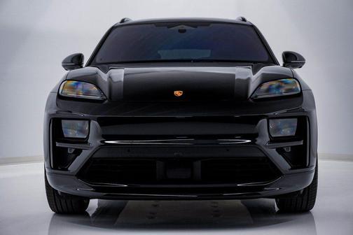 2025 Porsche Macan Turbo