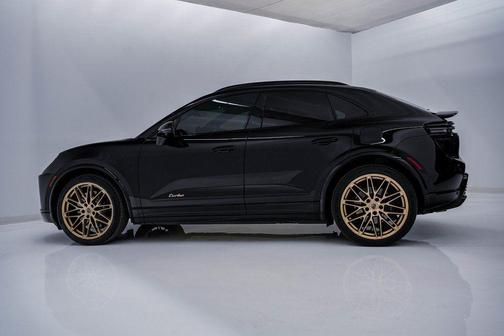 2025 Porsche Macan Turbo