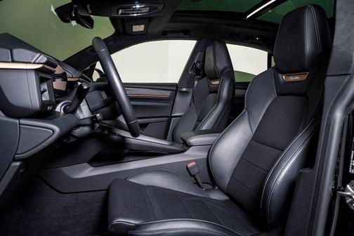 2025 Porsche Macan Turbo