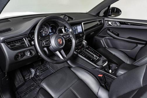 2024 Porsche Macan Base (PDK)