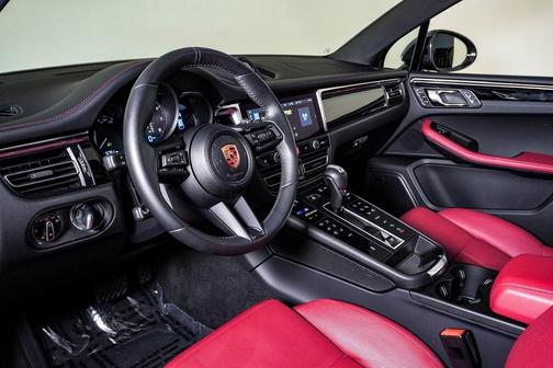 2025 Porsche Macan **PORSCEH CERTIFIED**