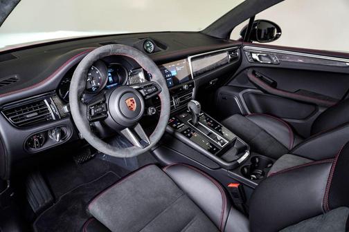 Carmine Red 2026 Porsche Macan Macan GTS