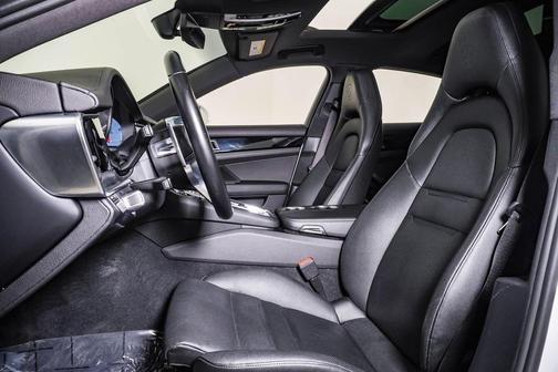 2018 Porsche Panamera 4S