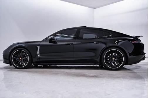 2023 Porsche Panamera 4 Platinum Edition
