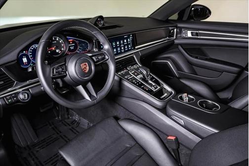 2023 Porsche Panamera 4 Platinum Edition