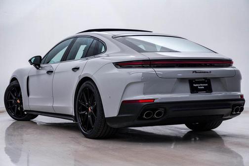 2026 Porsche Panamera 4
