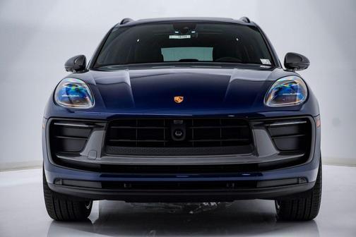 Gentian Blue Metallic 2026 Porsche Macan T