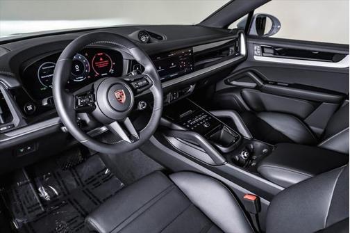 2025 Porsche Cayenne **PORSCHE CERTIFIED**