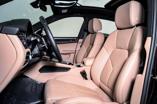 2025 Porsche Macan **PORSCHE CERTIFIED**