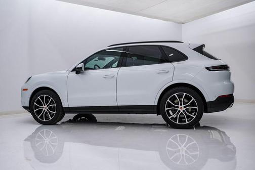 Carrara White Metallic 2026 Porsche Cayenne Cayenne