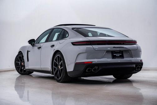 2026 Porsche Panamera 4