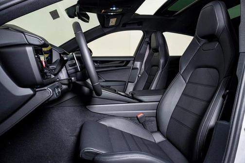 2026 Porsche Panamera 4