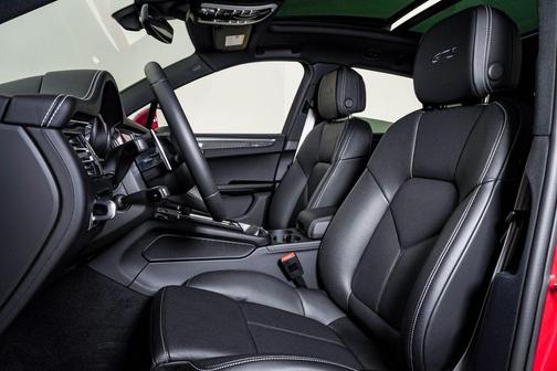 Carmine Red 2026 Porsche Macan Macan GTS