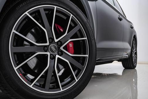 Daytona Gray Pearl Effect 2024 Audi SQ5 3.0T Premium Plus