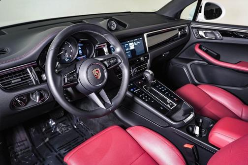 2023 Porsche Macan Base