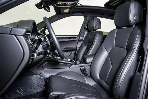 2025 Porsche Macan **PORSCHE CERTIFIED**