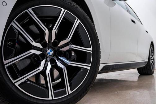 2025 BMW 760 760i xDrive