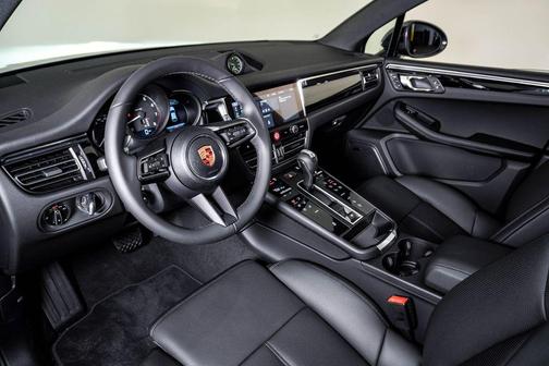 Volcano Grey Metallic 2026 Porsche Macan Macan
