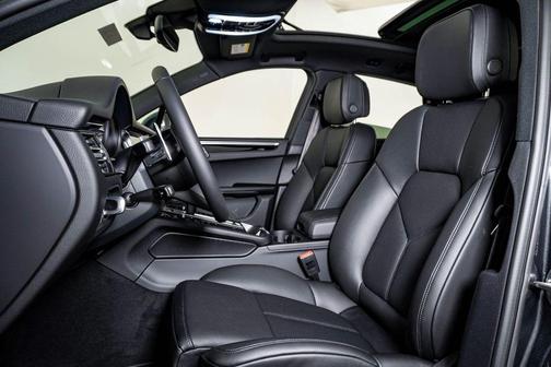 Volcano Grey Metallic 2026 Porsche Macan Macan