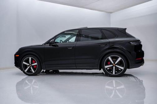 Chromite Black Metallic 2026 Porsche Cayenne S