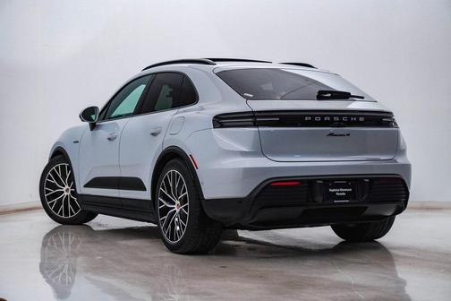 2025 Porsche Macan 4