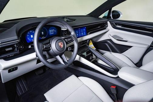 2025 Porsche Macan 4