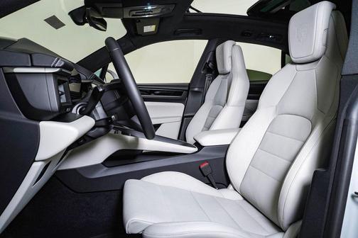 2025 Porsche Macan 4