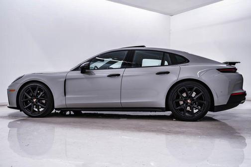 2026 Porsche Panamera 4